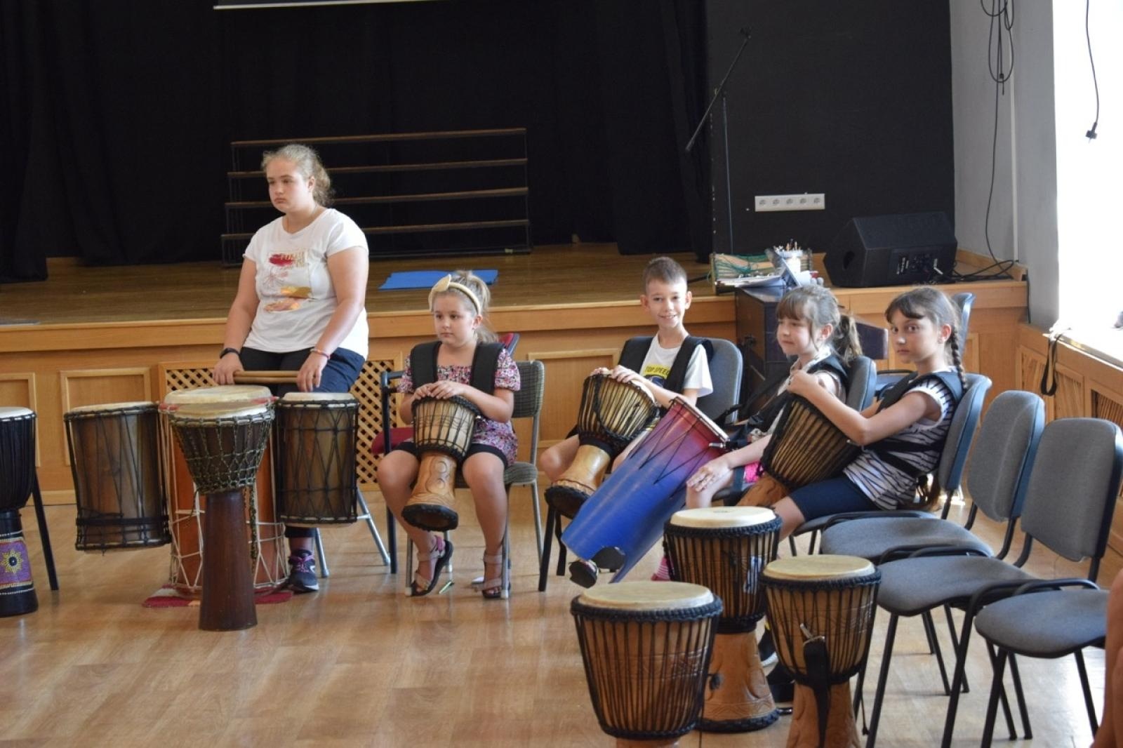 Zdjęcie w galerii na portalu naszraciborz.pl: Zakończenie trzydniowych warsztatów bębniarskich w ramach akcji Wakacje w Powiecie wiadomości z regionu
