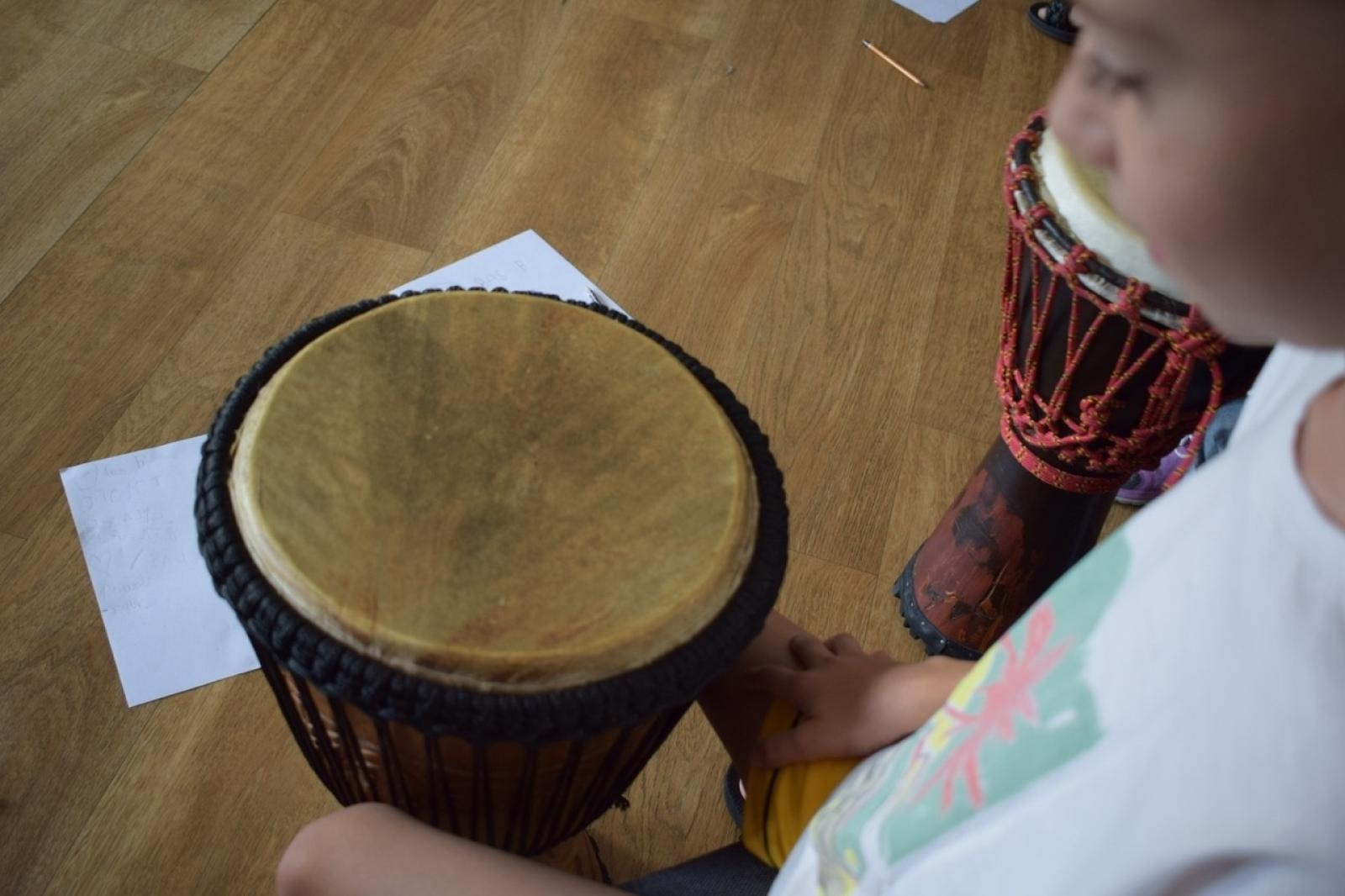 Zdjęcie w galerii na portalu naszraciborz.pl: Zakończenie trzydniowych warsztatów bębniarskich w ramach akcji Wakacje w Powiecie wiadomości z regionu
