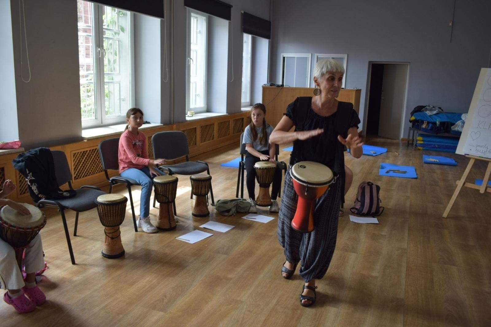 Zdjęcie w galerii na portalu naszraciborz.pl: Zakończenie trzydniowych warsztatów bębniarskich w ramach akcji Wakacje w Powiecie wiadomości z regionu