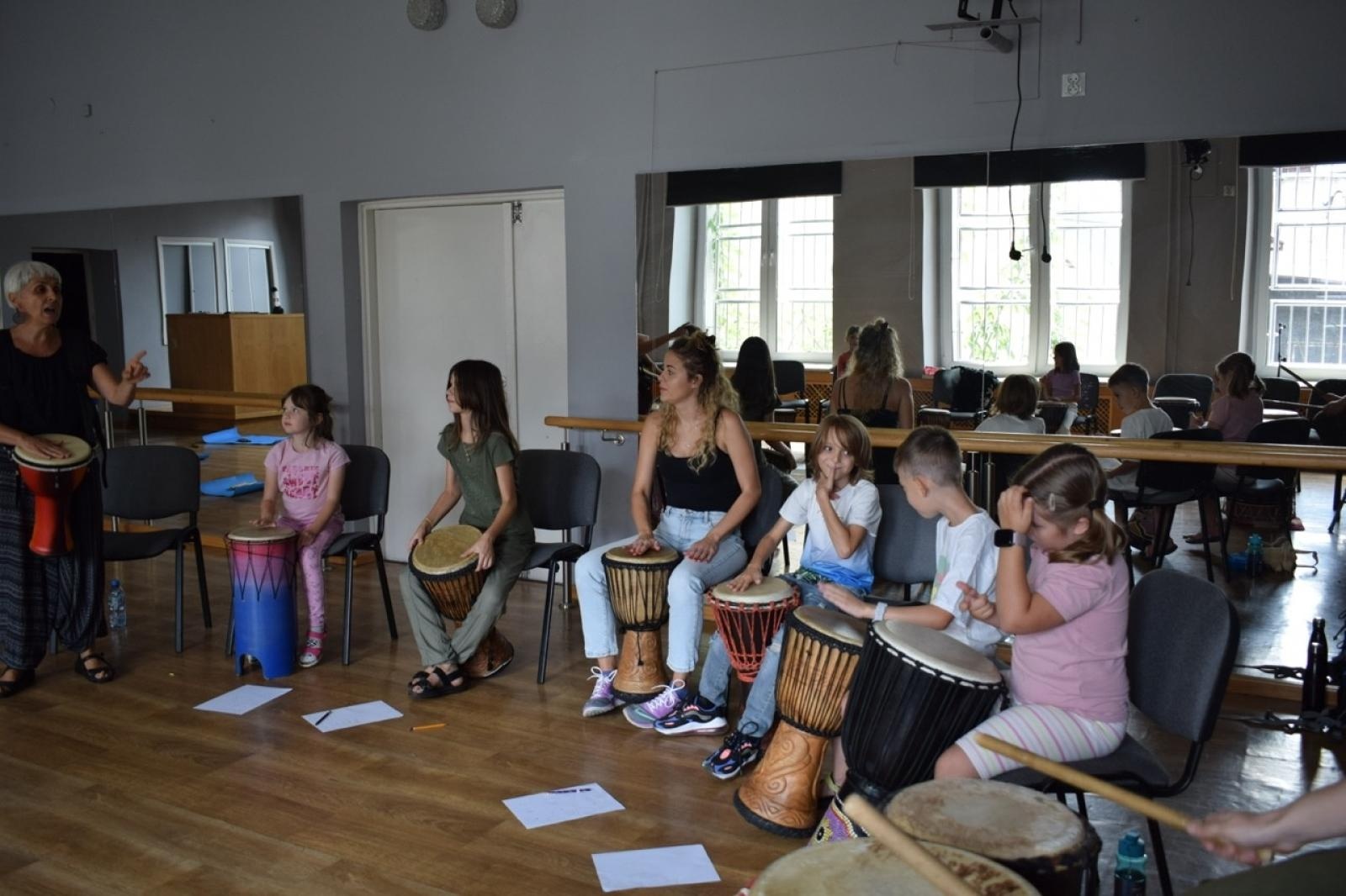 Zdjęcie w galerii na portalu naszraciborz.pl: Zakończenie trzydniowych warsztatów bębniarskich w ramach akcji Wakacje w Powiecie wiadomości z regionu