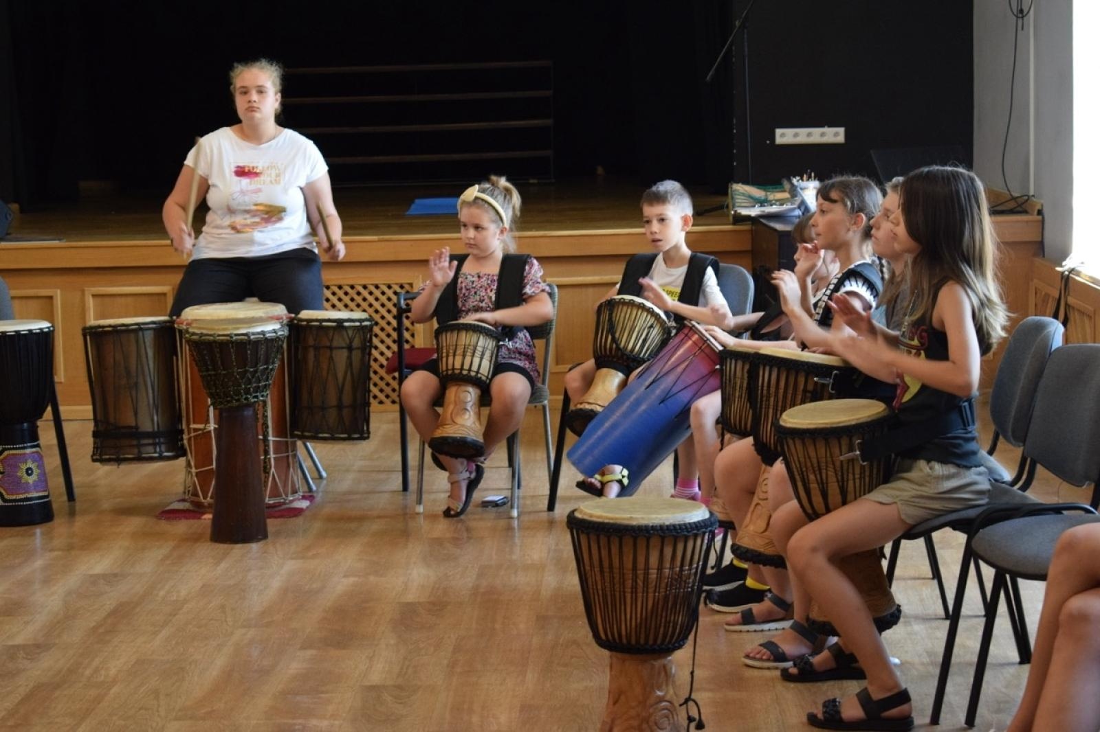 Zdjęcie w galerii na portalu naszraciborz.pl: Zakończenie trzydniowych warsztatów bębniarskich w ramach akcji Wakacje w Powiecie wiadomości z regionu