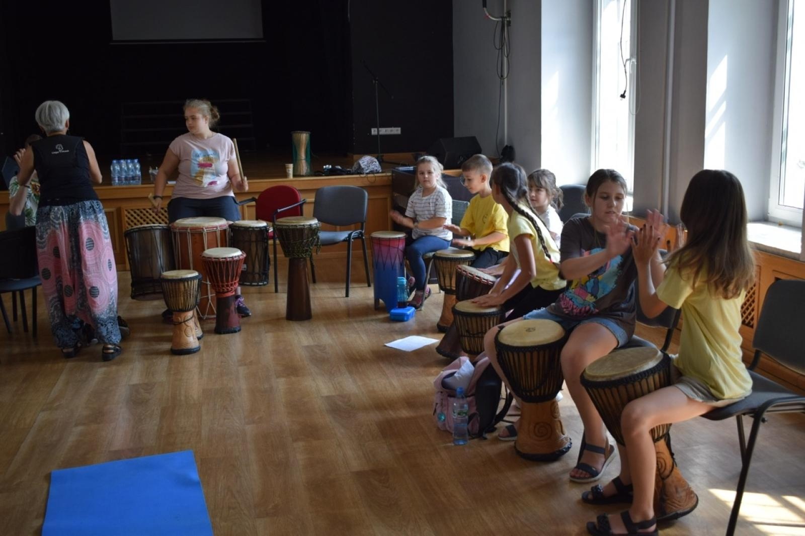 Zdjęcie w galerii na portalu naszraciborz.pl: Zakończenie trzydniowych warsztatów bębniarskich w ramach akcji Wakacje w Powiecie wiadomości z regionu
