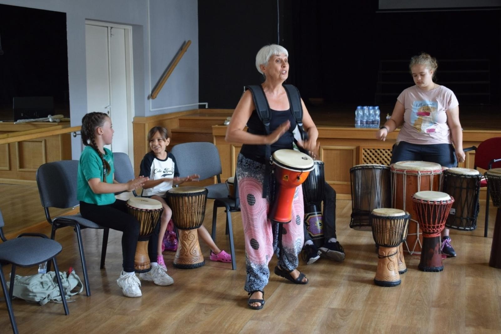 Zdjęcie w galerii na portalu naszraciborz.pl: Zakończenie trzydniowych warsztatów bębniarskich w ramach akcji Wakacje w Powiecie wiadomości z regionu