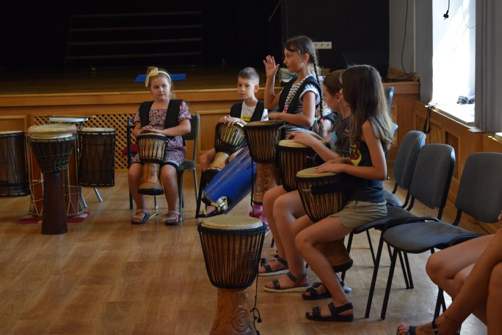 Zdjęcie w galerii na portalu naszraciborz.pl: Zakończenie trzydniowych warsztatów bębniarskich w ramach akcji Wakacje w Powiecie wiadomości z regionu