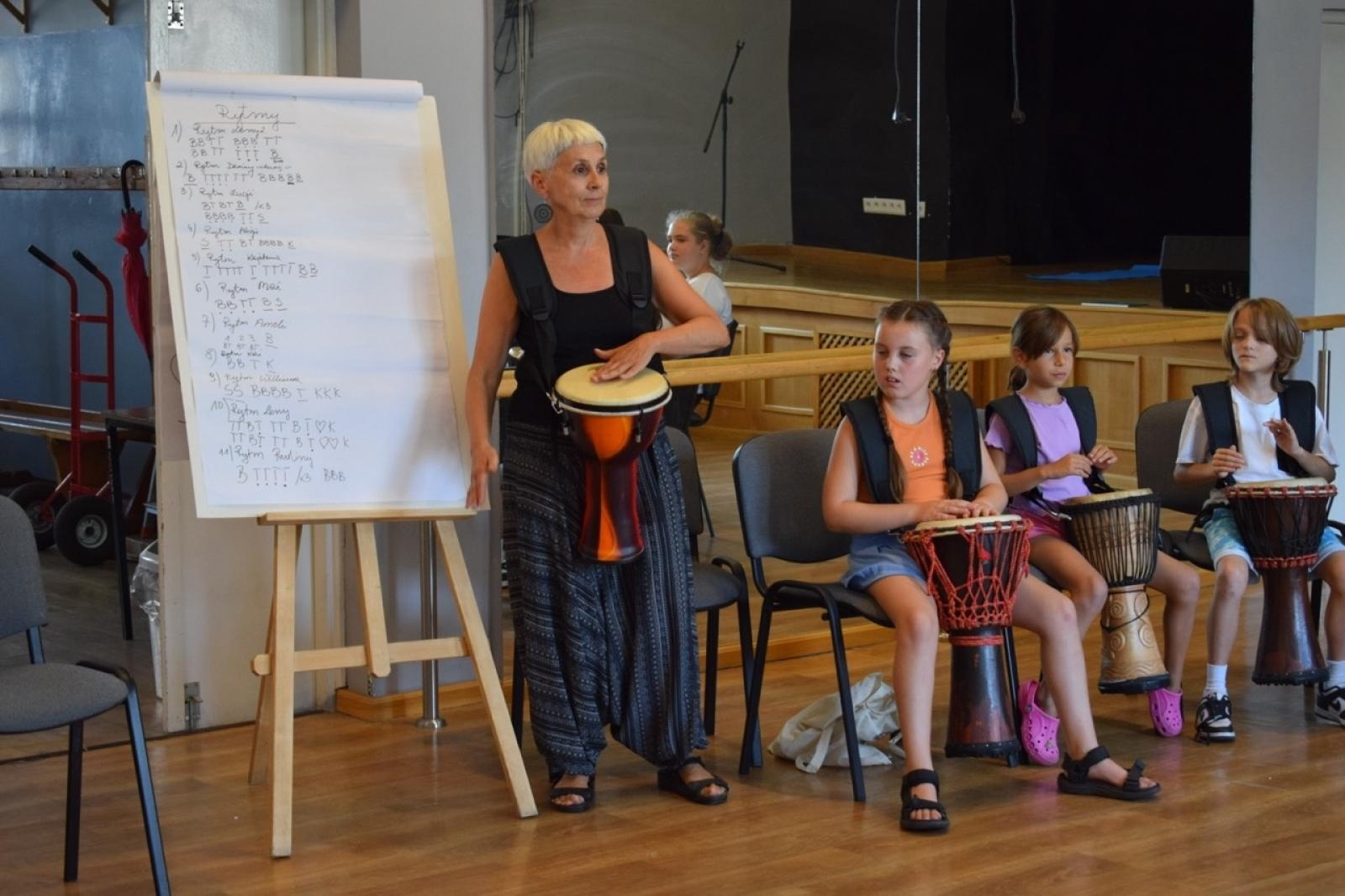 Zdjęcie w galerii na portalu naszraciborz.pl: Zakończenie trzydniowych warsztatów bębniarskich w ramach akcji Wakacje w Powiecie wiadomości z regionu