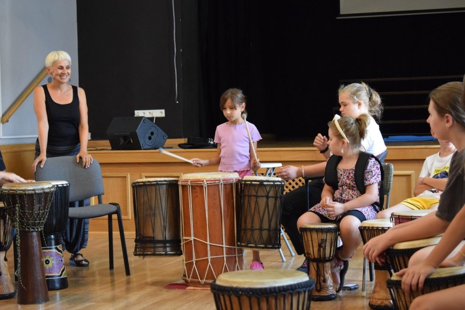 Zdjęcie w galerii na portalu naszraciborz.pl: Zakończenie trzydniowych warsztatów bębniarskich w ramach akcji Wakacje w Powiecie wiadomości z regionu