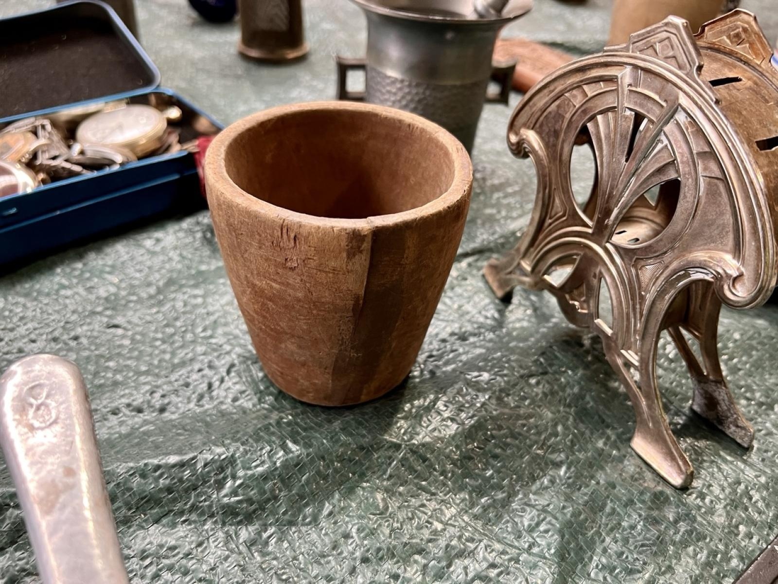 Zdjęcie w galerii na portalu naszraciborz.pl: Ostatni letni targ staroci i koński w Pietrowicach Wielkich przyciągnął sporo kolekcjonerów i miłośników retro wiadomości z regionu