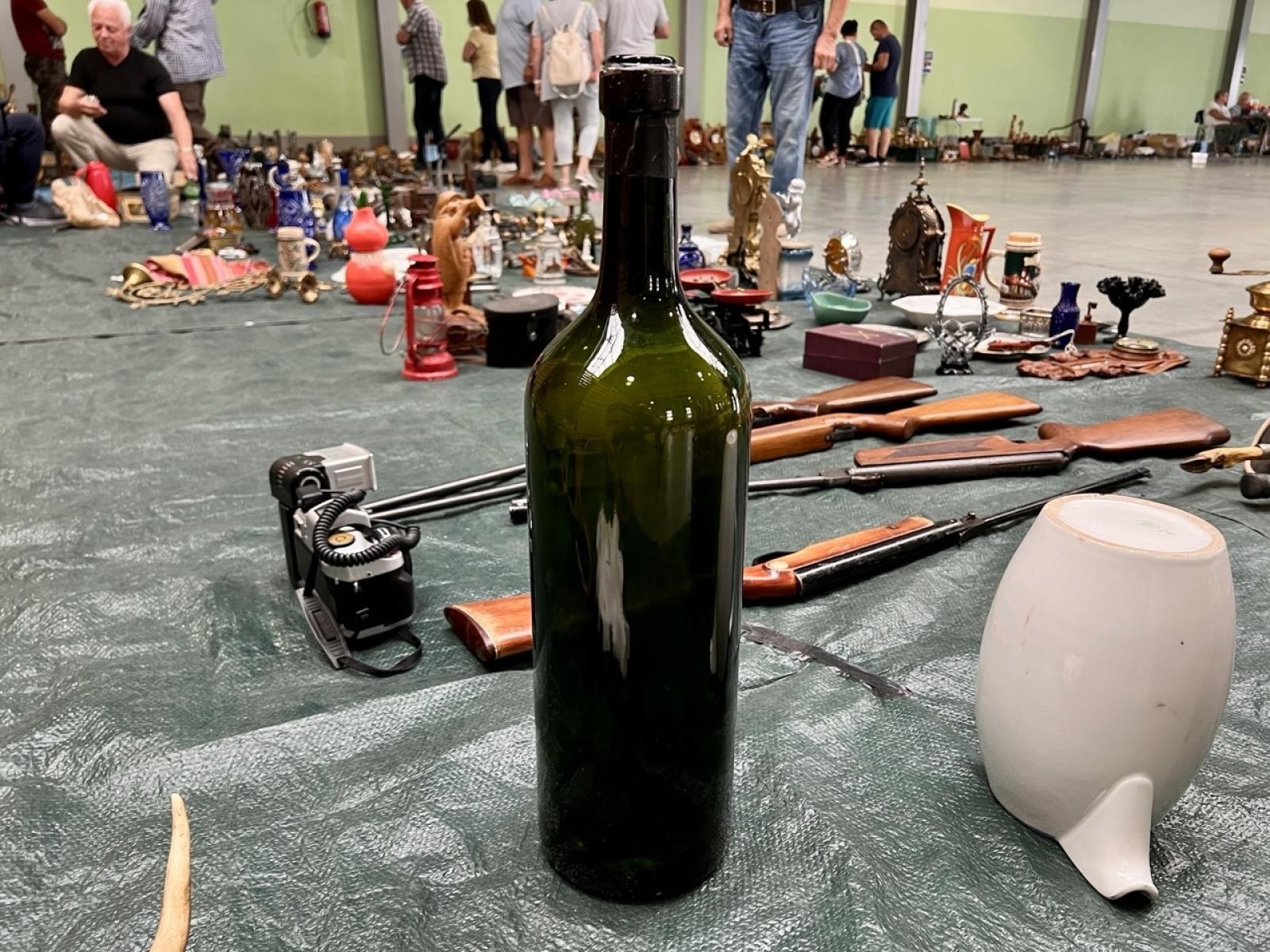 Zdjęcie w galerii na portalu naszraciborz.pl: Ostatni letni targ staroci i koński w Pietrowicach Wielkich przyciągnął sporo kolekcjonerów i miłośników retro wiadomości z regionu