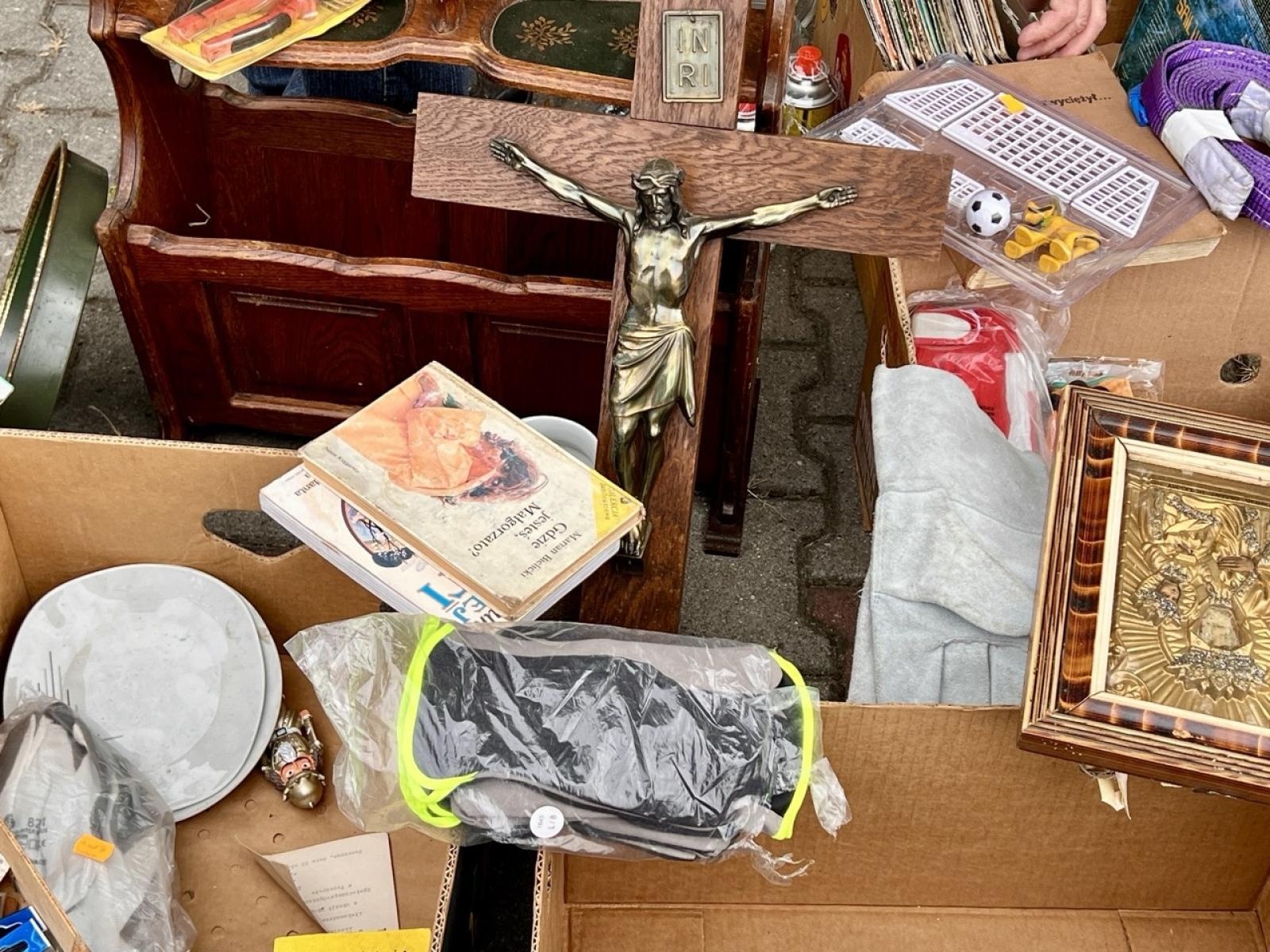 Zdjęcie w galerii na portalu naszraciborz.pl: Ostatni letni targ staroci i koński w Pietrowicach Wielkich przyciągnął sporo kolekcjonerów i miłośników retro wiadomości z regionu