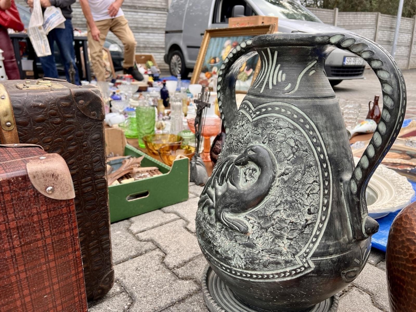 Zdjęcie w galerii na portalu naszraciborz.pl: Ostatni letni targ staroci i koński w Pietrowicach Wielkich przyciągnął sporo kolekcjonerów i miłośników retro wiadomości z regionu