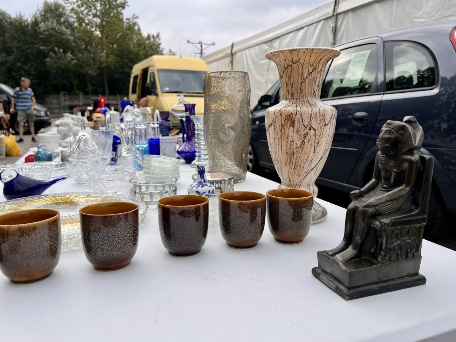 Zdjęcie w galerii na portalu naszraciborz.pl: Ostatni letni targ staroci i koński w Pietrowicach Wielkich przyciągnął sporo kolekcjonerów i miłośników retro wiadomości z regionu