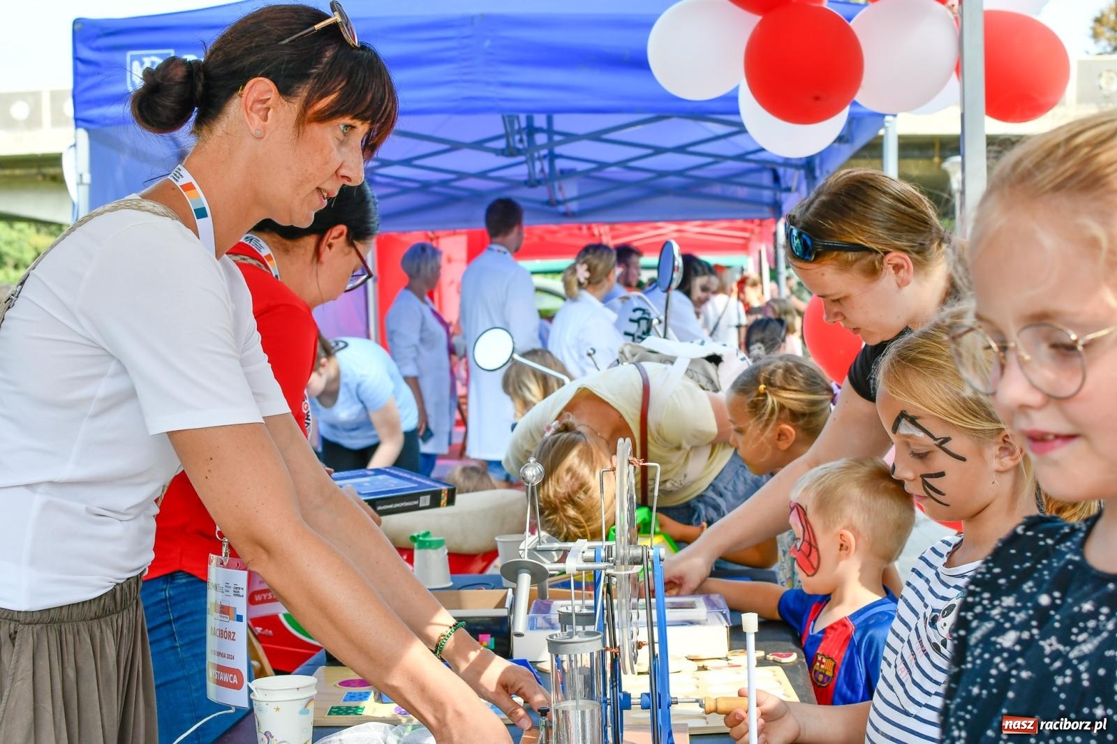Zdjęcie w galerii na portalu naszraciborz.pl: Nauka zagościła nad Odrą. Trzecia Edycja Festiwalu Odkrywców w Raciborzu wiadomości z regionu