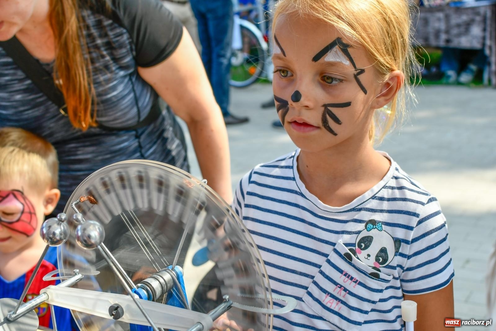 Zdjęcie w galerii na portalu naszraciborz.pl: Nauka zagościła nad Odrą. Trzecia Edycja Festiwalu Odkrywców w Raciborzu wiadomości z regionu