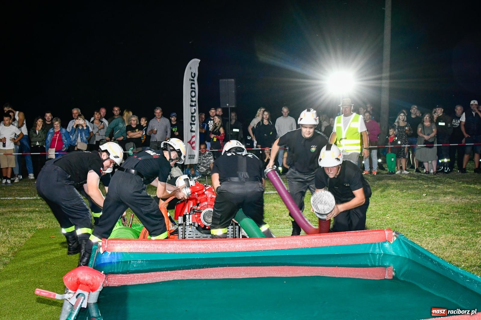 Zdjęcie w galerii na portalu naszraciborz.pl: Samborowice postawiły na strażacki Armagedon [FOTO i WIDEO] wiadomości z regionu