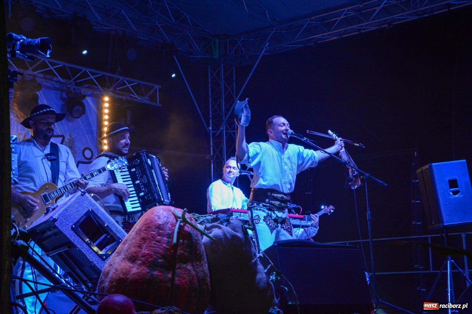 Zdjęcie w galerii na portalu naszraciborz.pl: Dożynki gminy Krzyżanowice: Góralska kapela Baciary na starcie świętowania w Bolesławiu [FOTO i WIDEO] wiadomości z regionu