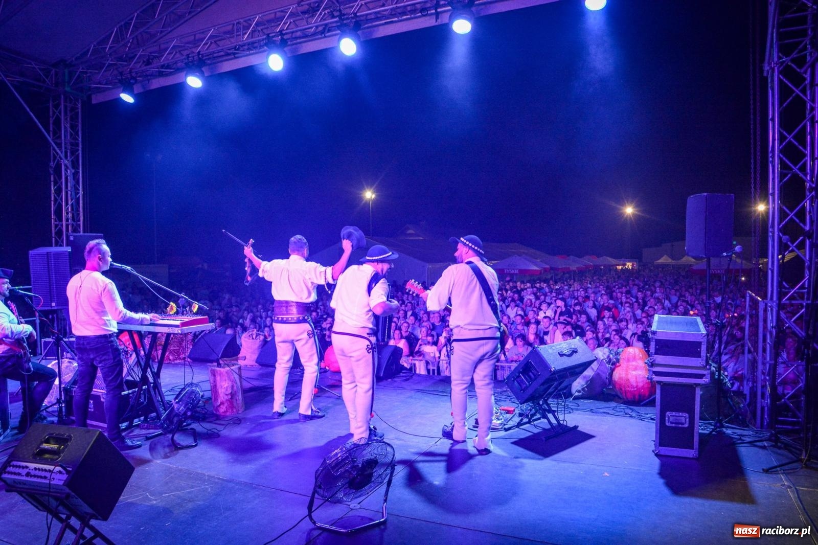 Zdjęcie w galerii na portalu naszraciborz.pl: Dożynki gminy Krzyżanowice: Góralska kapela Baciary na starcie świętowania w Bolesławiu [FOTO i WIDEO] wiadomości z regionu