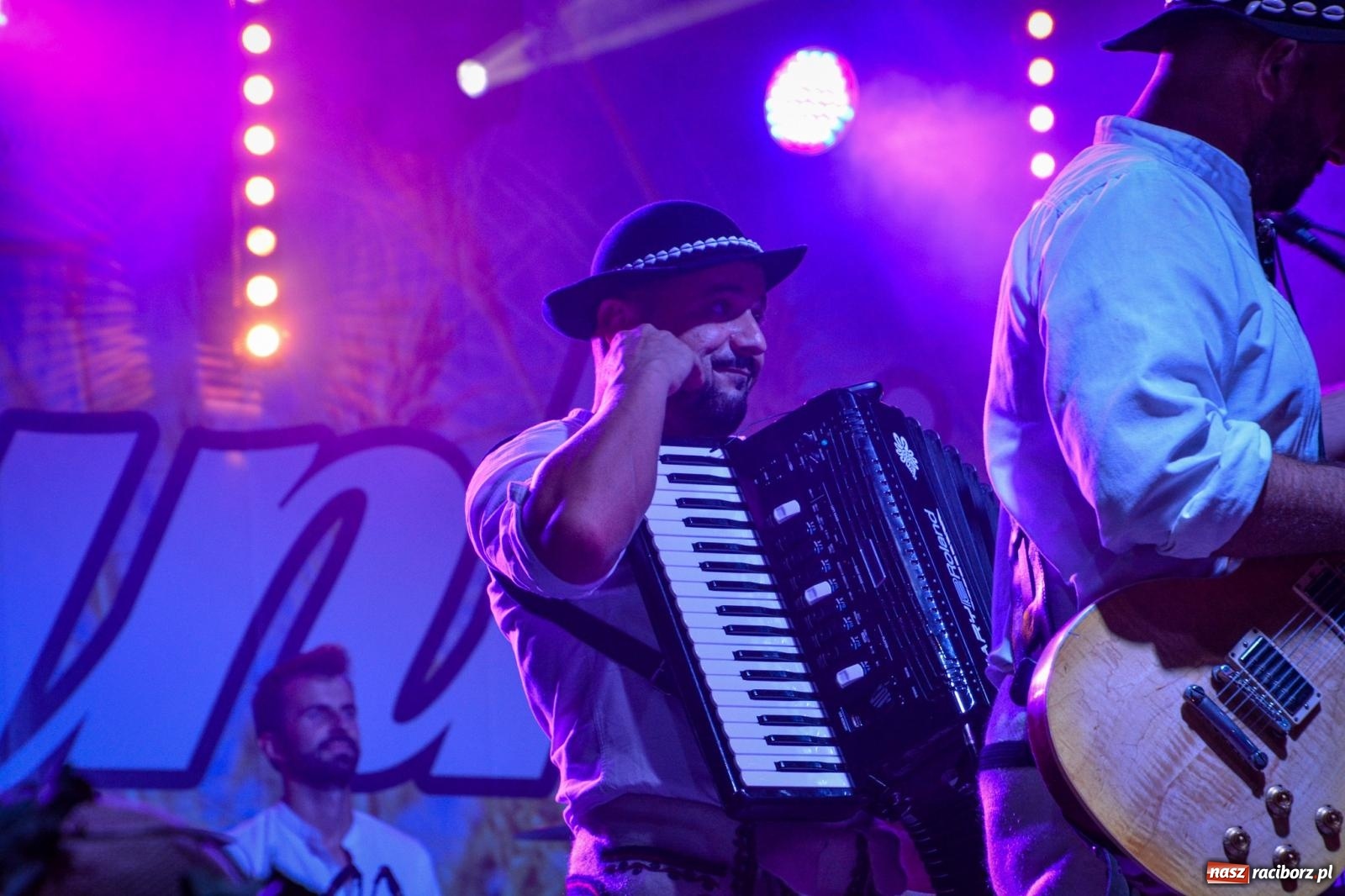 Zdjęcie w galerii na portalu naszraciborz.pl: Dożynki gminy Krzyżanowice: Góralska kapela Baciary na starcie świętowania w Bolesławiu [FOTO i WIDEO] wiadomości z regionu
