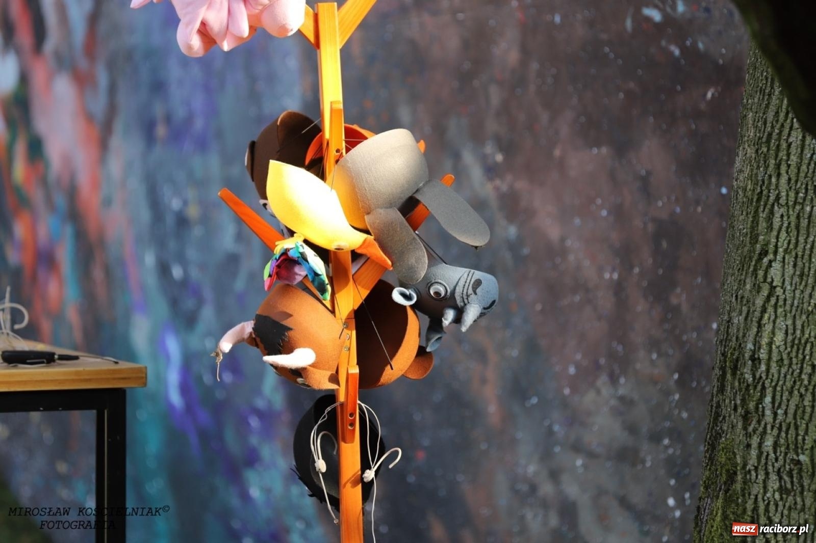 Zdjęcie w galerii na portalu naszraciborz.pl: Kolorowa podróż do świata Pani Kleksowej – relacja z przedstawienia w Ogrodzie Strzechy wiadomości z regionu