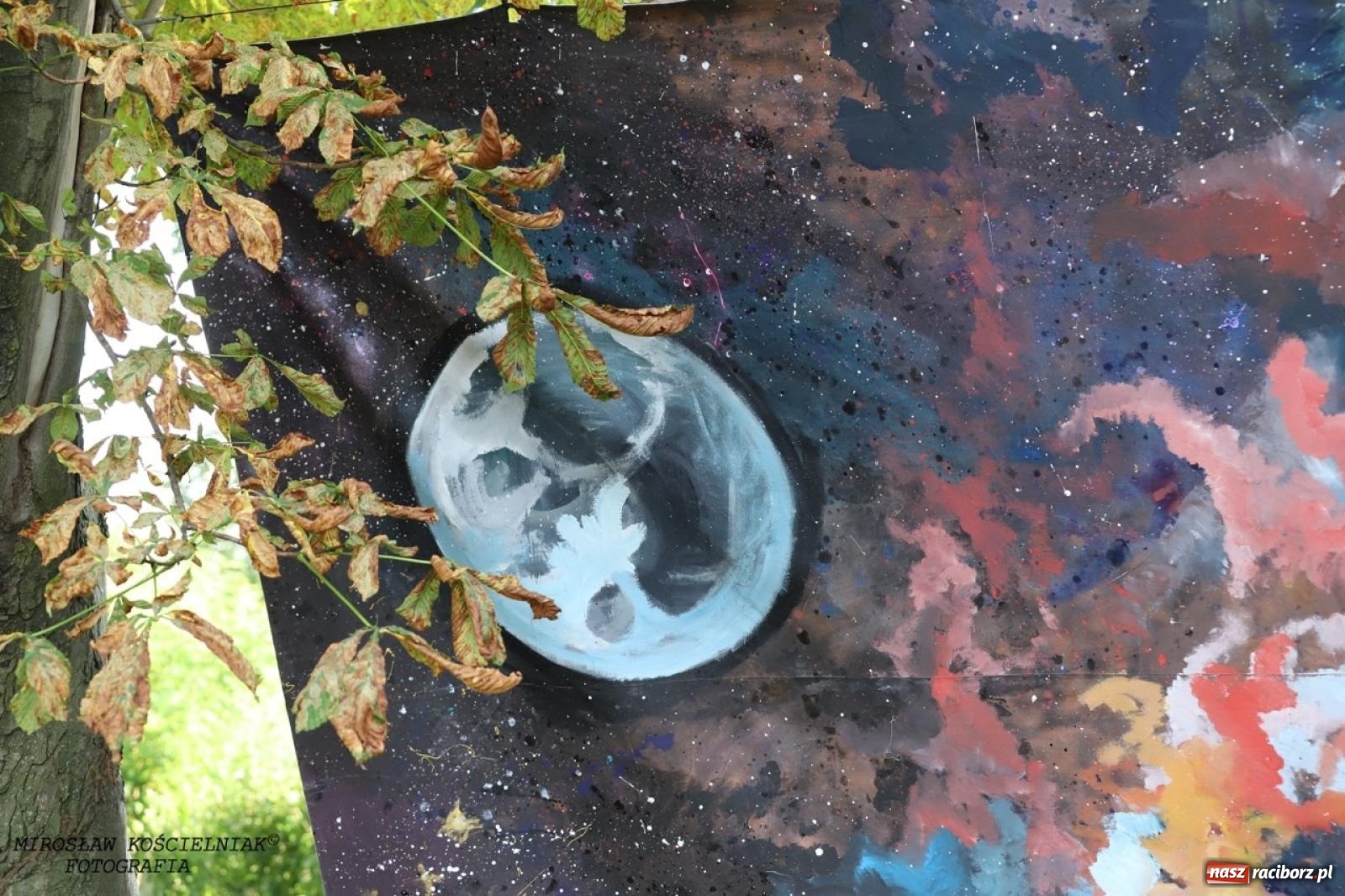 Zdjęcie w galerii na portalu naszraciborz.pl: Kolorowa podróż do świata Pani Kleksowej – relacja z przedstawienia w Ogrodzie Strzechy wiadomości z regionu