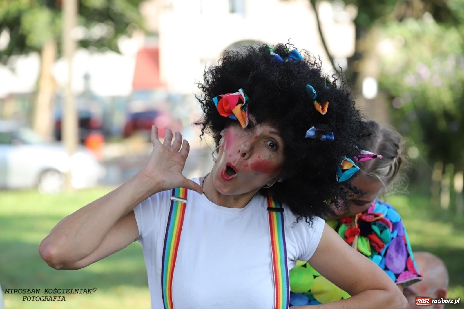 Zdjęcie w galerii na portalu naszraciborz.pl: Kolorowa podróż do świata Pani Kleksowej – relacja z przedstawienia w Ogrodzie Strzechy wiadomości z regionu