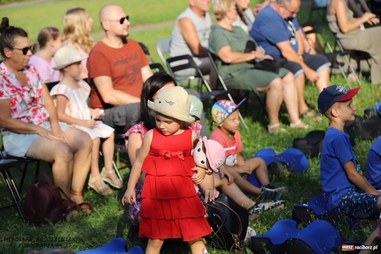 Zdjęcie w galerii na portalu naszraciborz.pl: Kolorowa podróż do świata Pani Kleksowej – relacja z przedstawienia w Ogrodzie Strzechy wiadomości z regionu