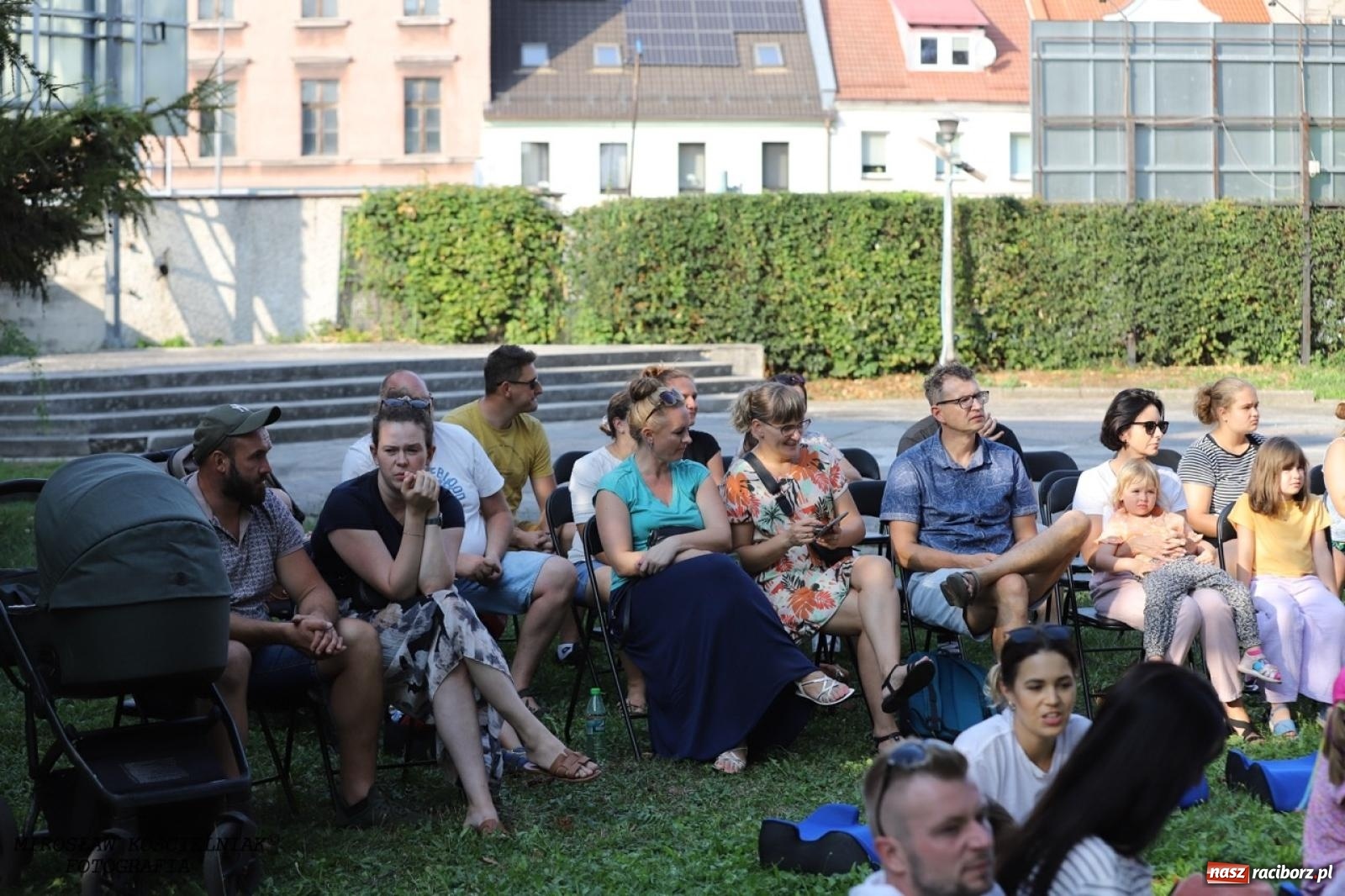 Zdjęcie w galerii na portalu naszraciborz.pl: Kolorowa podróż do świata Pani Kleksowej – relacja z przedstawienia w Ogrodzie Strzechy wiadomości z regionu