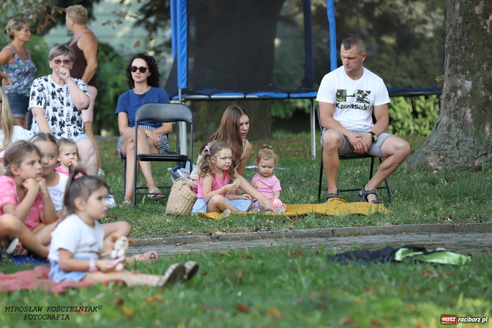 Zdjęcie w galerii na portalu naszraciborz.pl: Kolorowa podróż do świata Pani Kleksowej – relacja z przedstawienia w Ogrodzie Strzechy wiadomości z regionu