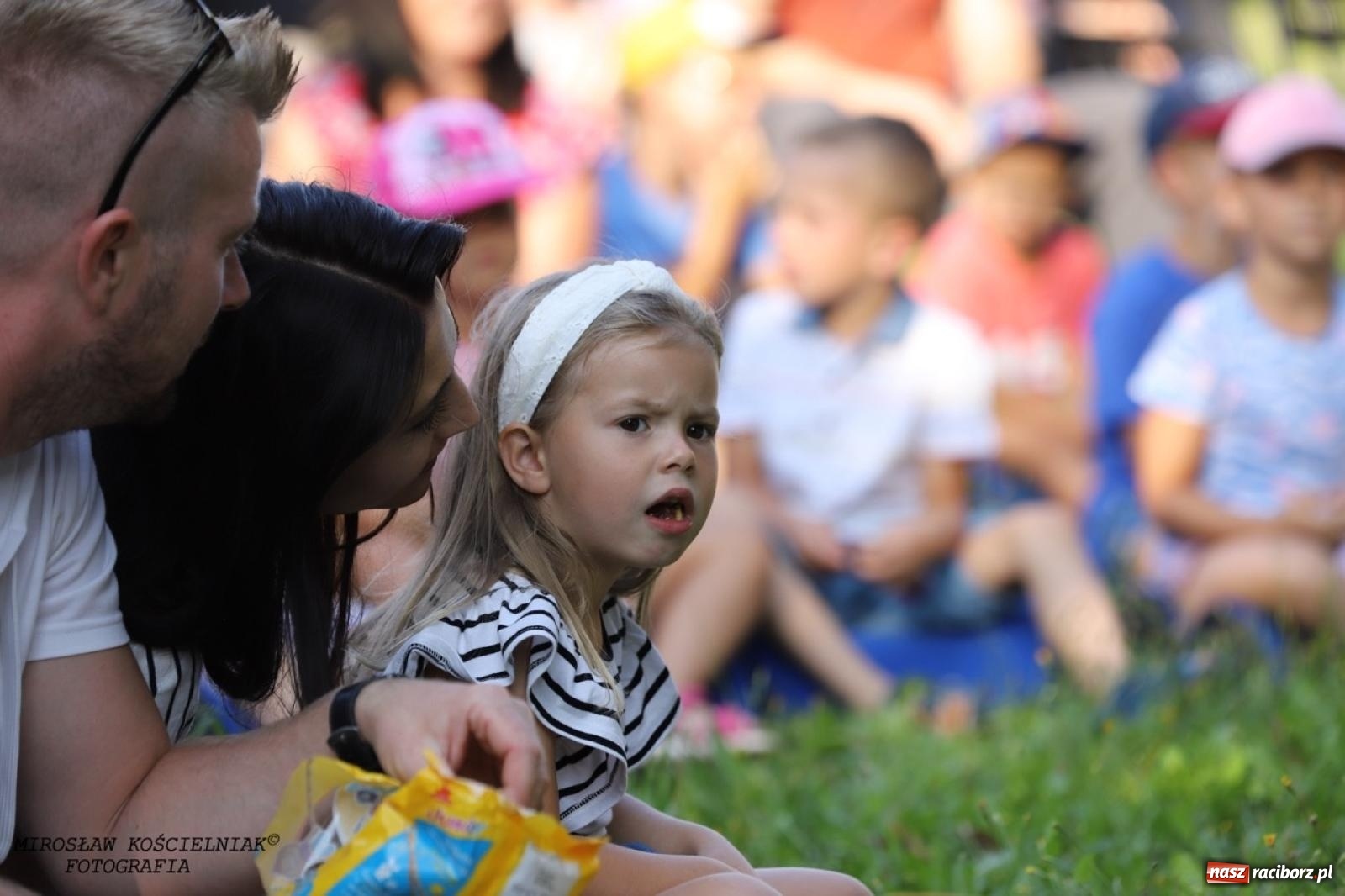 Zdjęcie w galerii na portalu naszraciborz.pl: Kolorowa podróż do świata Pani Kleksowej – relacja z przedstawienia w Ogrodzie Strzechy wiadomości z regionu
