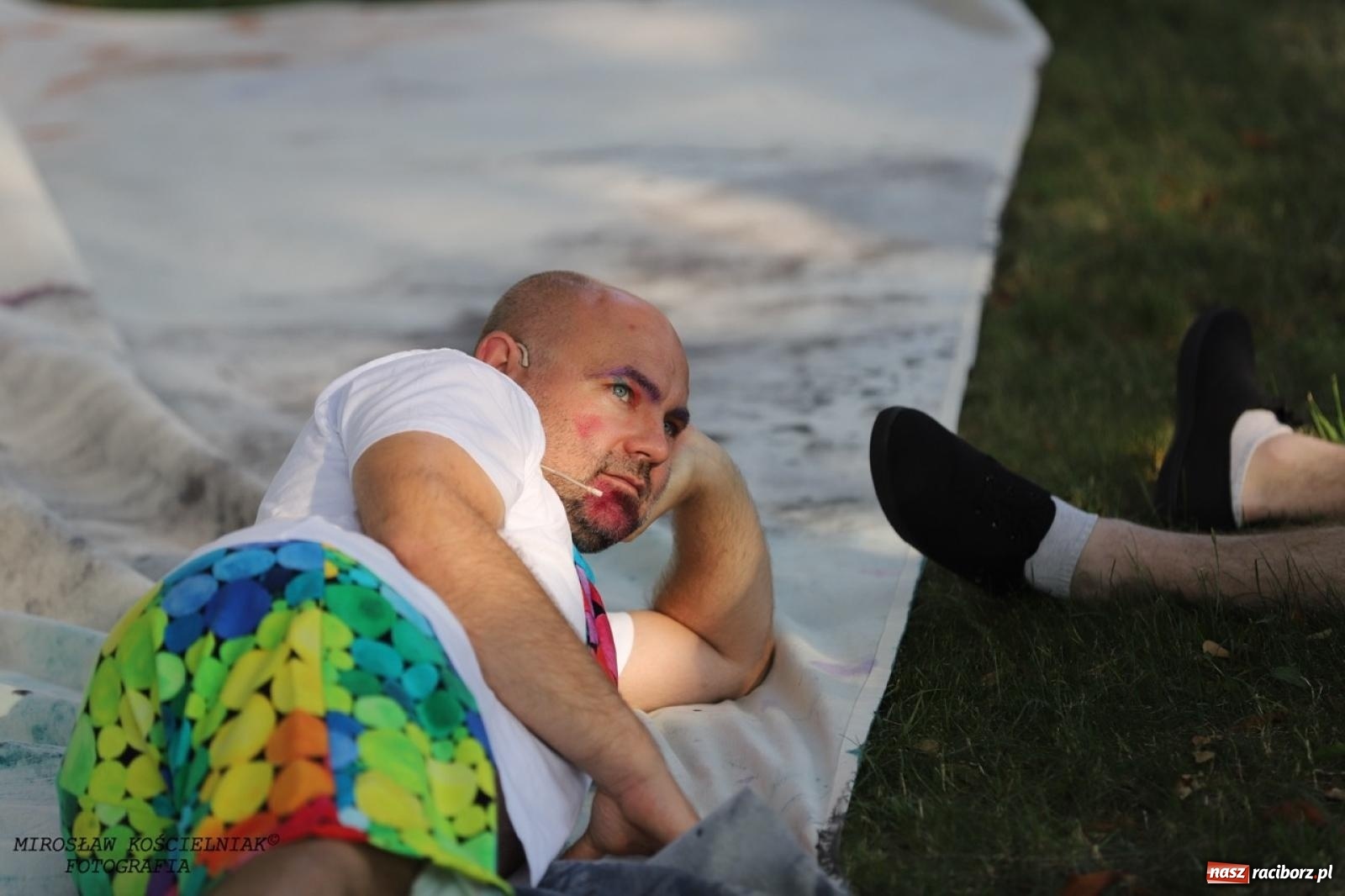 Zdjęcie w galerii na portalu naszraciborz.pl: Kolorowa podróż do świata Pani Kleksowej – relacja z przedstawienia w Ogrodzie Strzechy wiadomości z regionu