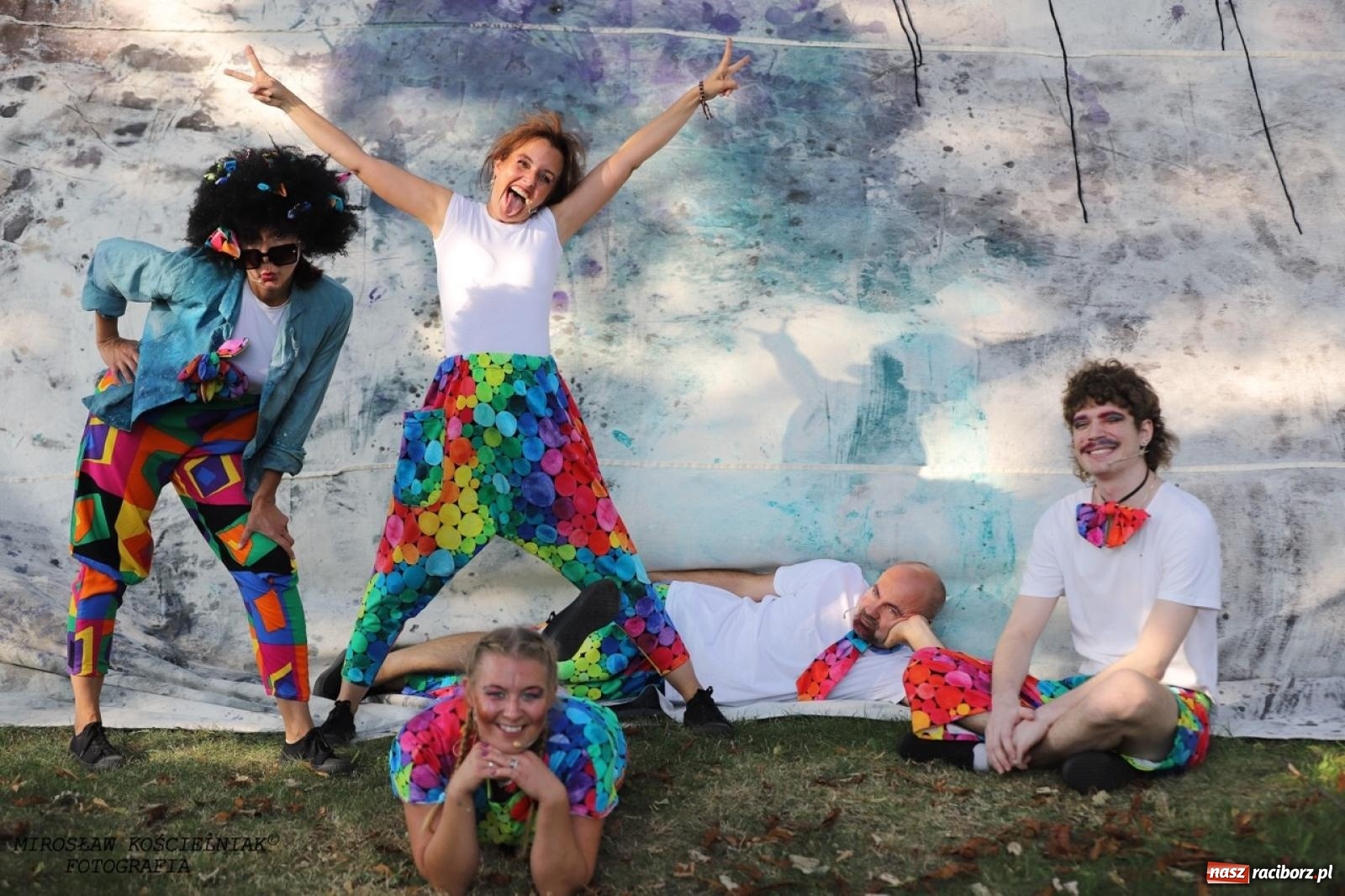 Zdjęcie w galerii na portalu naszraciborz.pl: Kolorowa podróż do świata Pani Kleksowej – relacja z przedstawienia w Ogrodzie Strzechy wiadomości z regionu