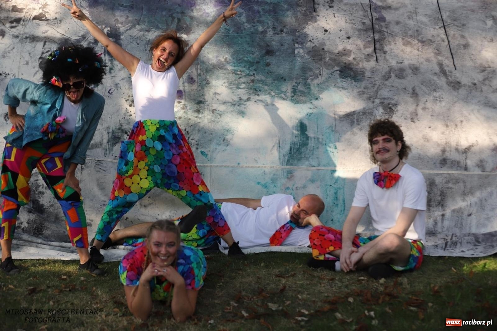 Zdjęcie w galerii na portalu naszraciborz.pl: Kolorowa podróż do świata Pani Kleksowej – relacja z przedstawienia w Ogrodzie Strzechy wiadomości z regionu