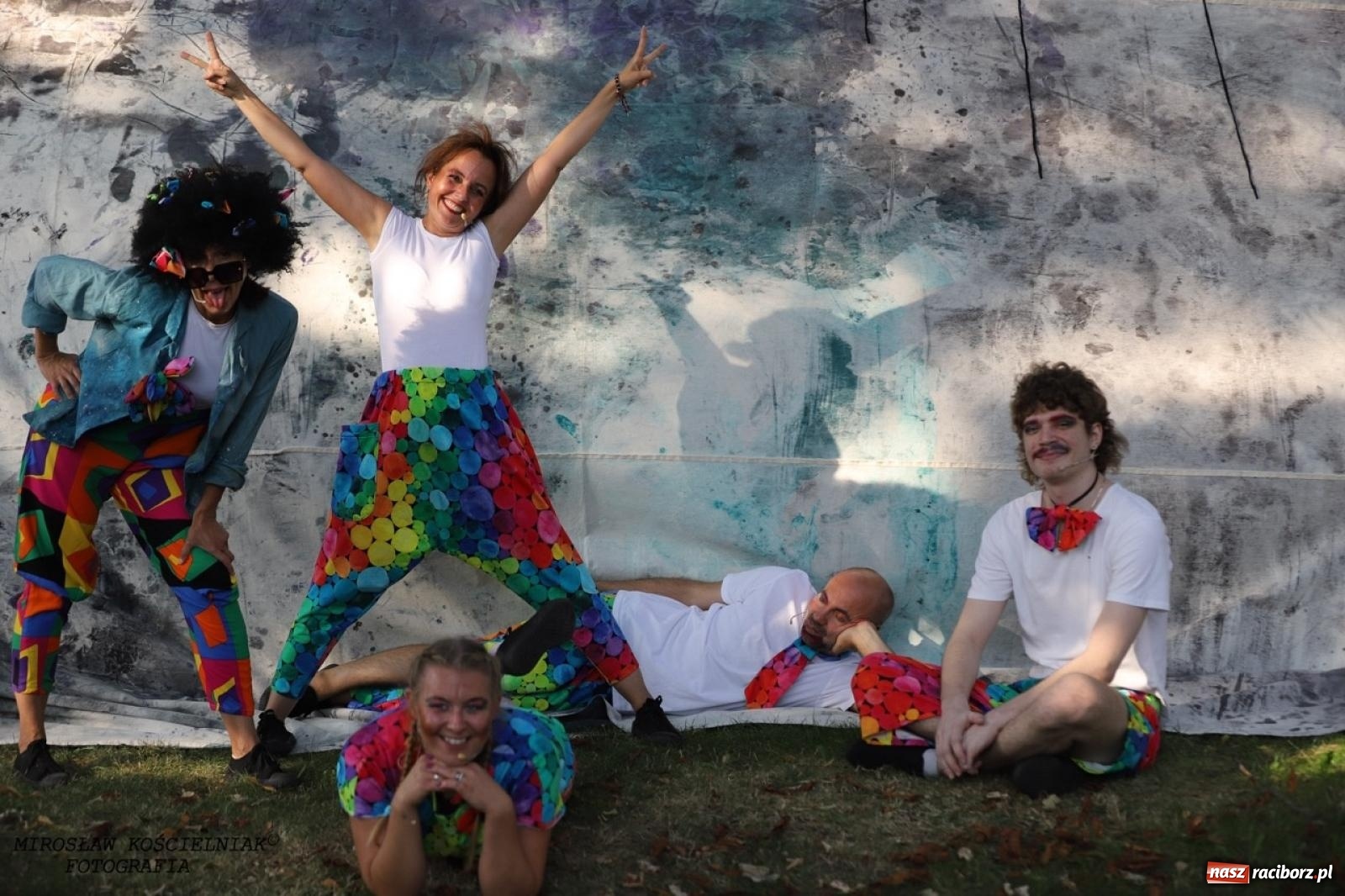 Zdjęcie w galerii na portalu naszraciborz.pl: Kolorowa podróż do świata Pani Kleksowej – relacja z przedstawienia w Ogrodzie Strzechy wiadomości z regionu