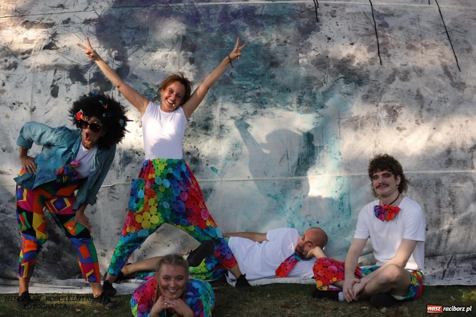 Zdjęcie w galerii na portalu naszraciborz.pl: Kolorowa podróż do świata Pani Kleksowej – relacja z przedstawienia w Ogrodzie Strzechy wiadomości z regionu