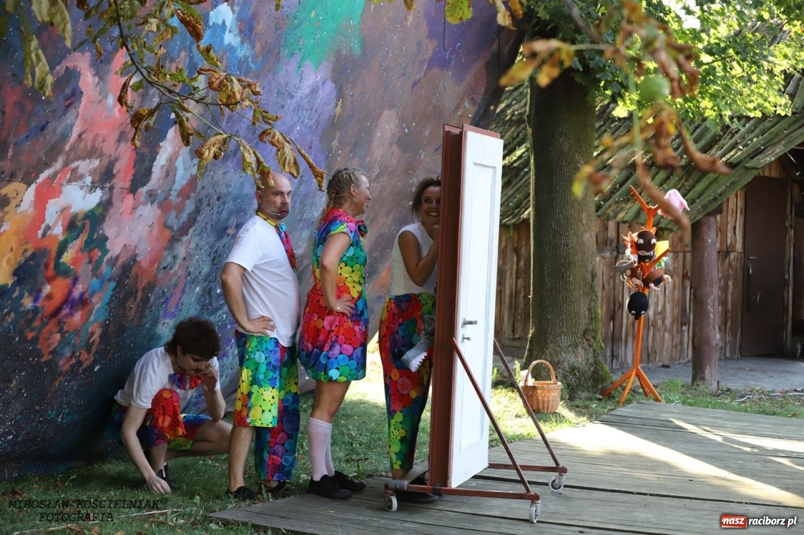 Zdjęcie w galerii na portalu naszraciborz.pl: Kolorowa podróż do świata Pani Kleksowej – relacja z przedstawienia w Ogrodzie Strzechy wiadomości z regionu