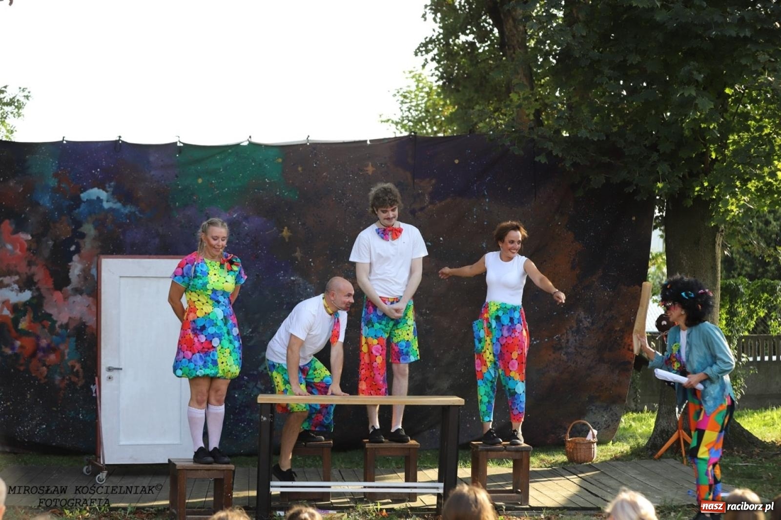 Zdjęcie w galerii na portalu naszraciborz.pl: Kolorowa podróż do świata Pani Kleksowej – relacja z przedstawienia w Ogrodzie Strzechy wiadomości z regionu