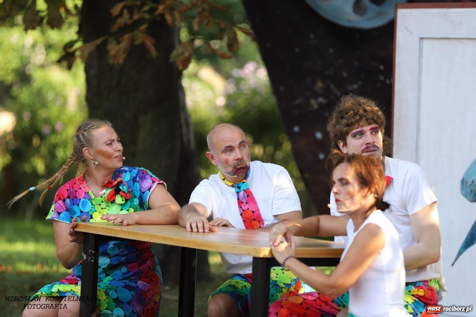 Zdjęcie w galerii na portalu naszraciborz.pl: Kolorowa podróż do świata Pani Kleksowej – relacja z przedstawienia w Ogrodzie Strzechy wiadomości z regionu