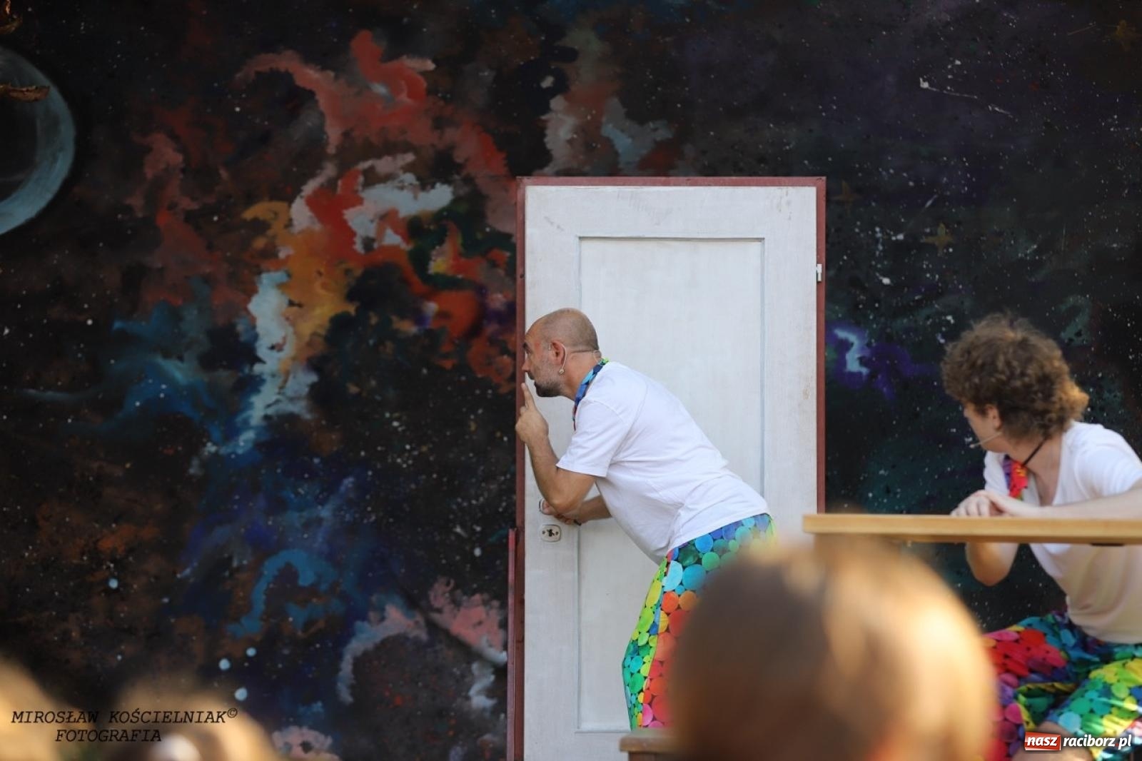 Zdjęcie w galerii na portalu naszraciborz.pl: Kolorowa podróż do świata Pani Kleksowej – relacja z przedstawienia w Ogrodzie Strzechy wiadomości z regionu