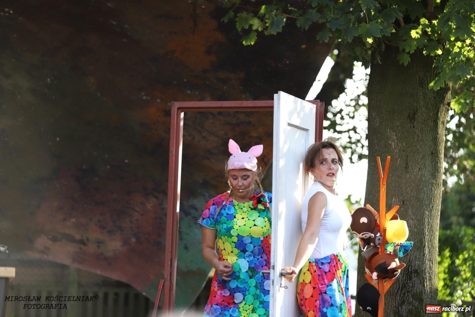 Zdjęcie w galerii na portalu naszraciborz.pl: Kolorowa podróż do świata Pani Kleksowej – relacja z przedstawienia w Ogrodzie Strzechy wiadomości z regionu