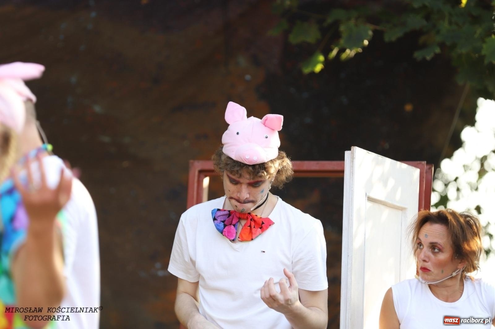 Zdjęcie w galerii na portalu naszraciborz.pl: Kolorowa podróż do świata Pani Kleksowej – relacja z przedstawienia w Ogrodzie Strzechy wiadomości z regionu