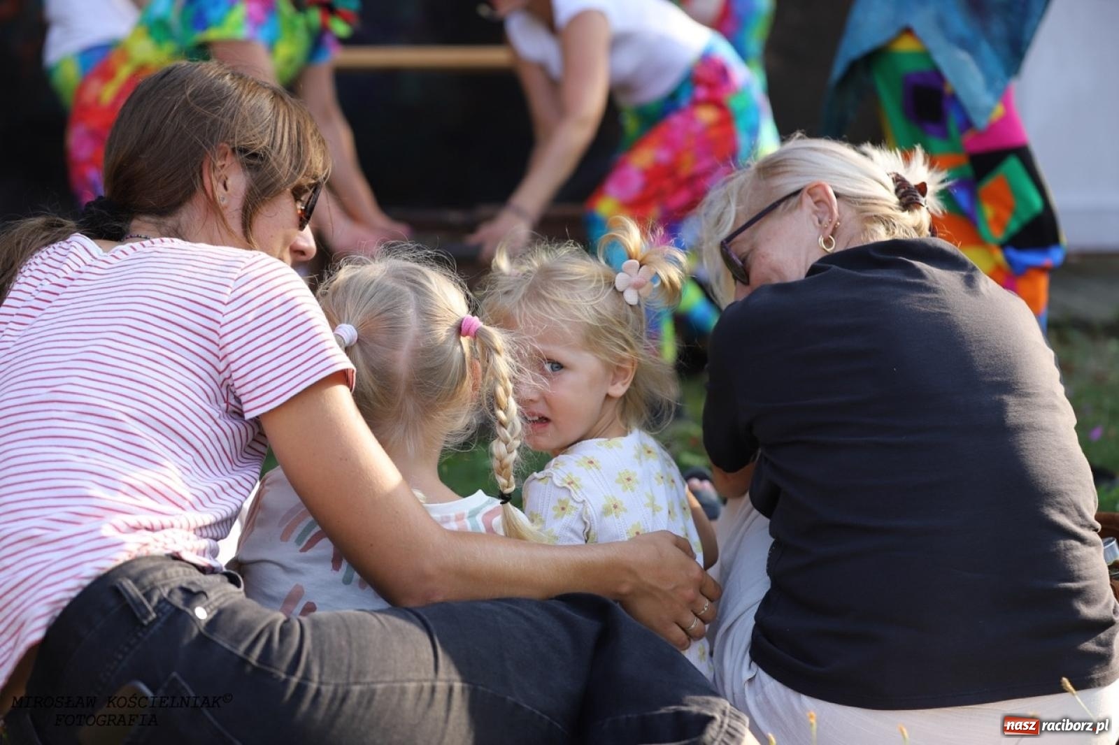 Zdjęcie w galerii na portalu naszraciborz.pl: Kolorowa podróż do świata Pani Kleksowej – relacja z przedstawienia w Ogrodzie Strzechy wiadomości z regionu