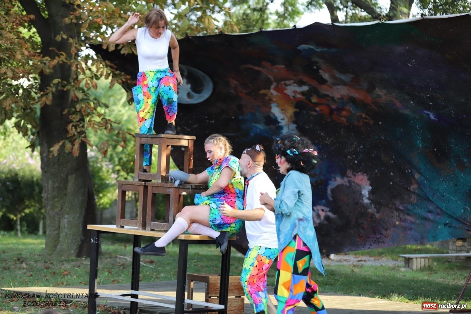 Zdjęcie w galerii na portalu naszraciborz.pl: Kolorowa podróż do świata Pani Kleksowej – relacja z przedstawienia w Ogrodzie Strzechy wiadomości z regionu