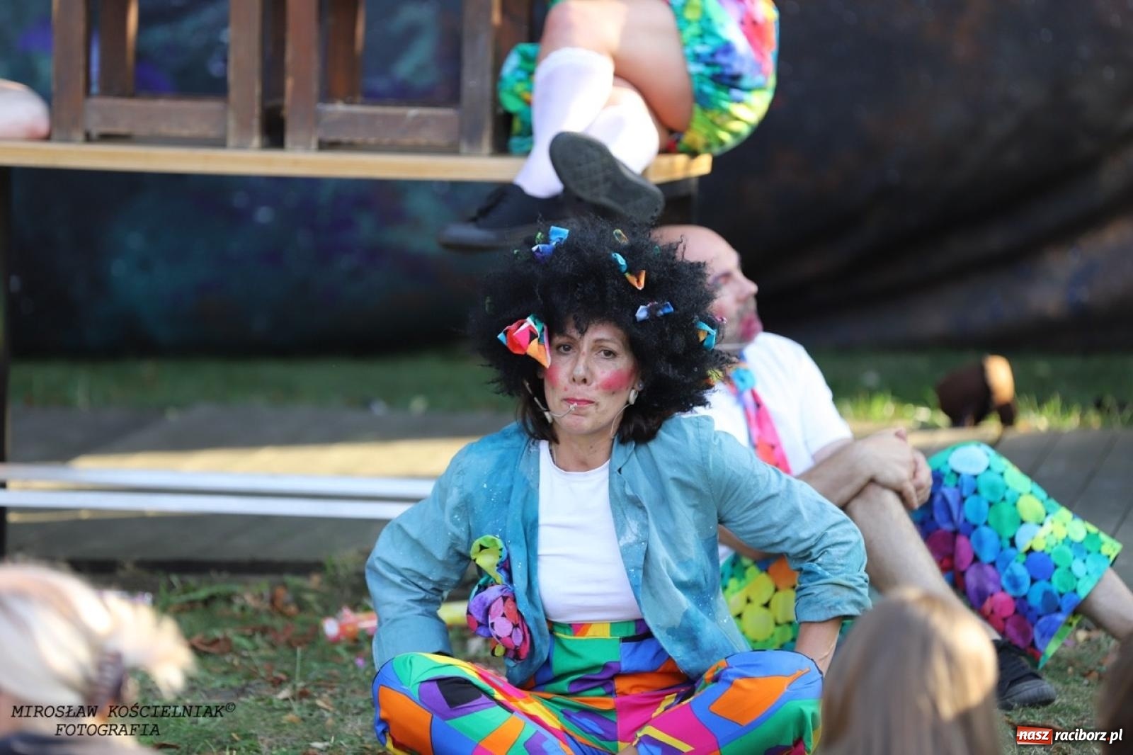 Zdjęcie w galerii na portalu naszraciborz.pl: Kolorowa podróż do świata Pani Kleksowej – relacja z przedstawienia w Ogrodzie Strzechy wiadomości z regionu