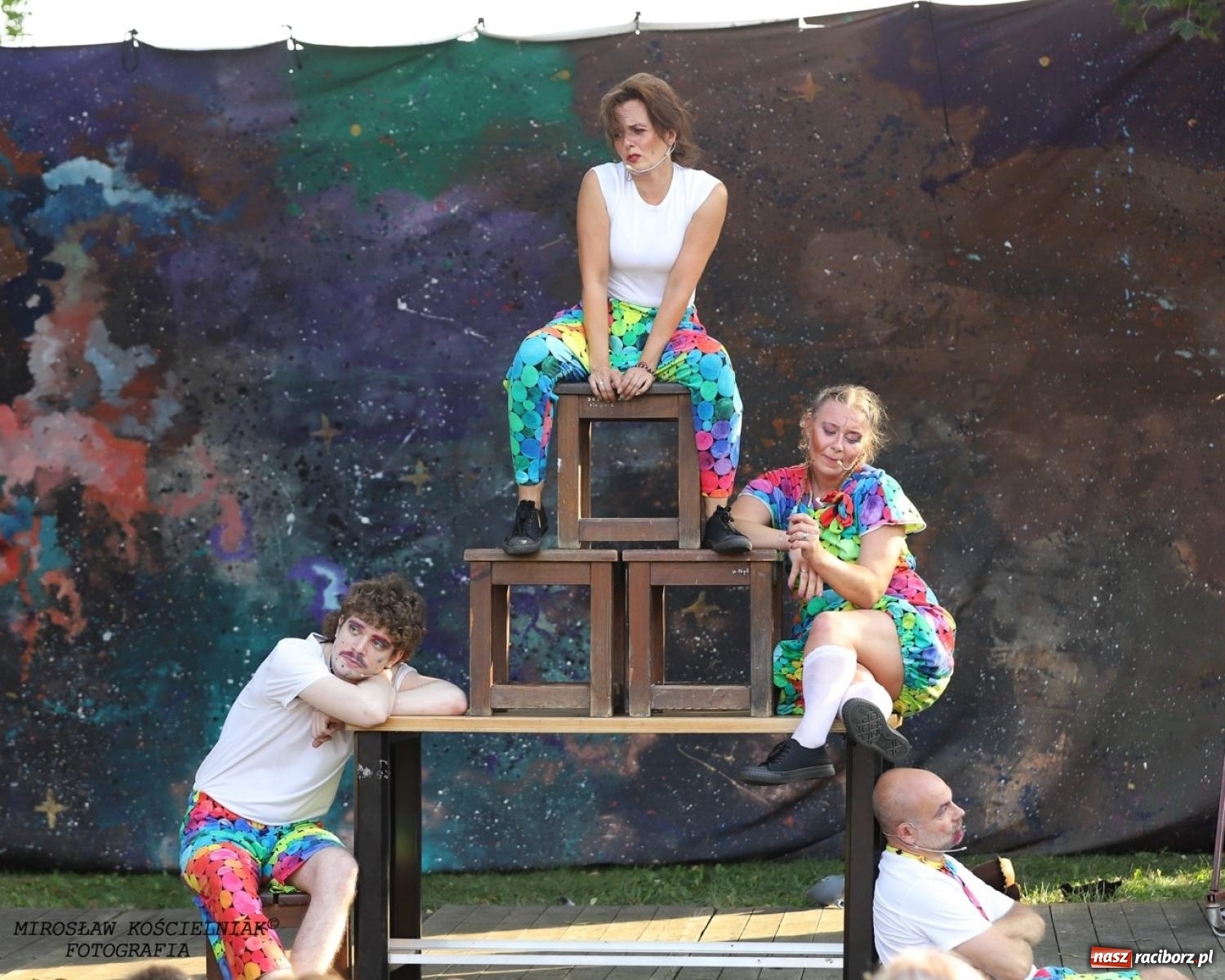 Zdjęcie w galerii na portalu naszraciborz.pl: Kolorowa podróż do świata Pani Kleksowej – relacja z przedstawienia w Ogrodzie Strzechy wiadomości z regionu