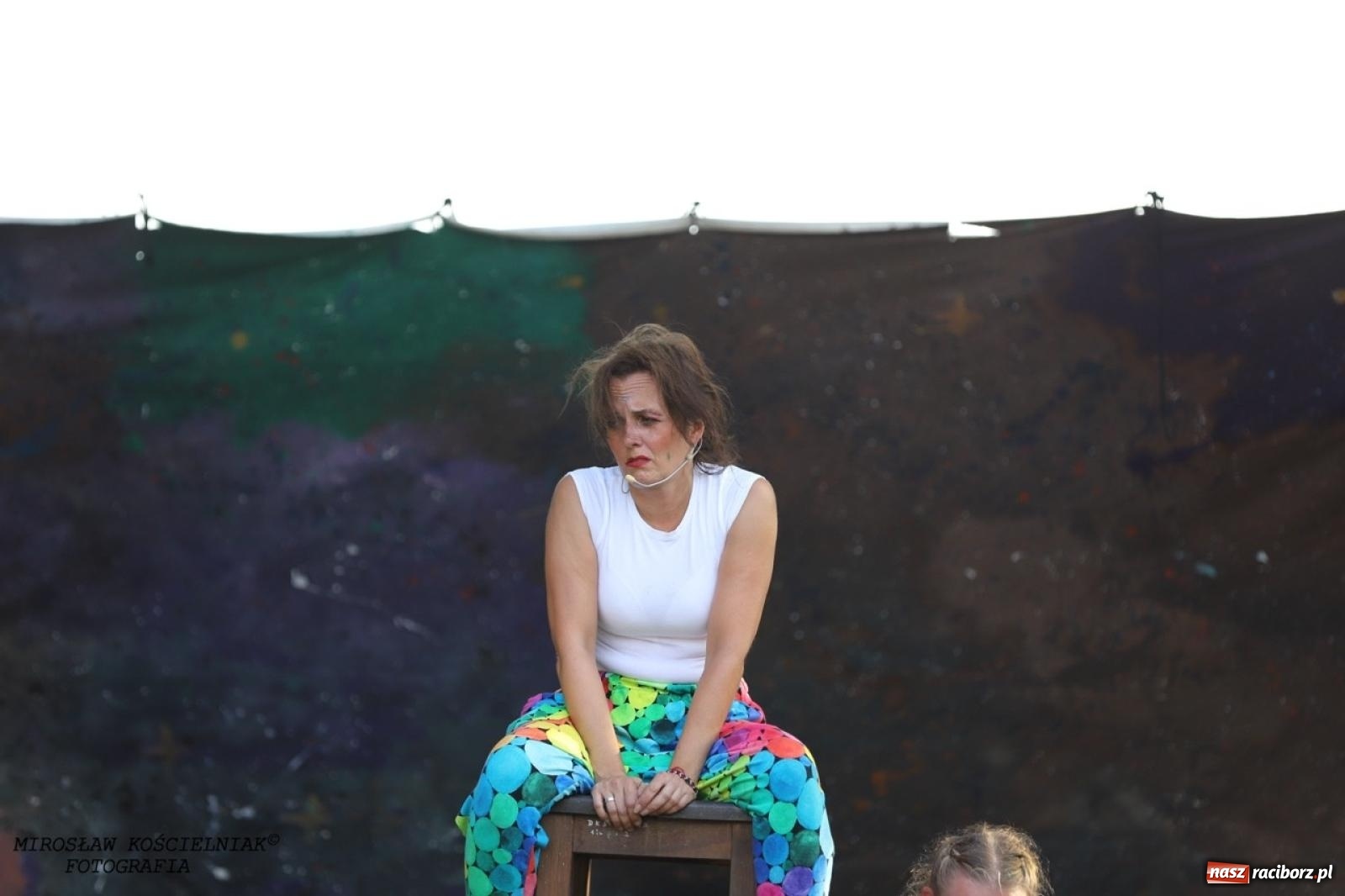 Zdjęcie w galerii na portalu naszraciborz.pl: Kolorowa podróż do świata Pani Kleksowej – relacja z przedstawienia w Ogrodzie Strzechy wiadomości z regionu