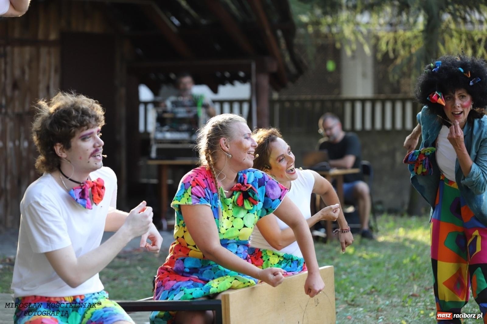 Zdjęcie w galerii na portalu naszraciborz.pl: Kolorowa podróż do świata Pani Kleksowej – relacja z przedstawienia w Ogrodzie Strzechy wiadomości z regionu