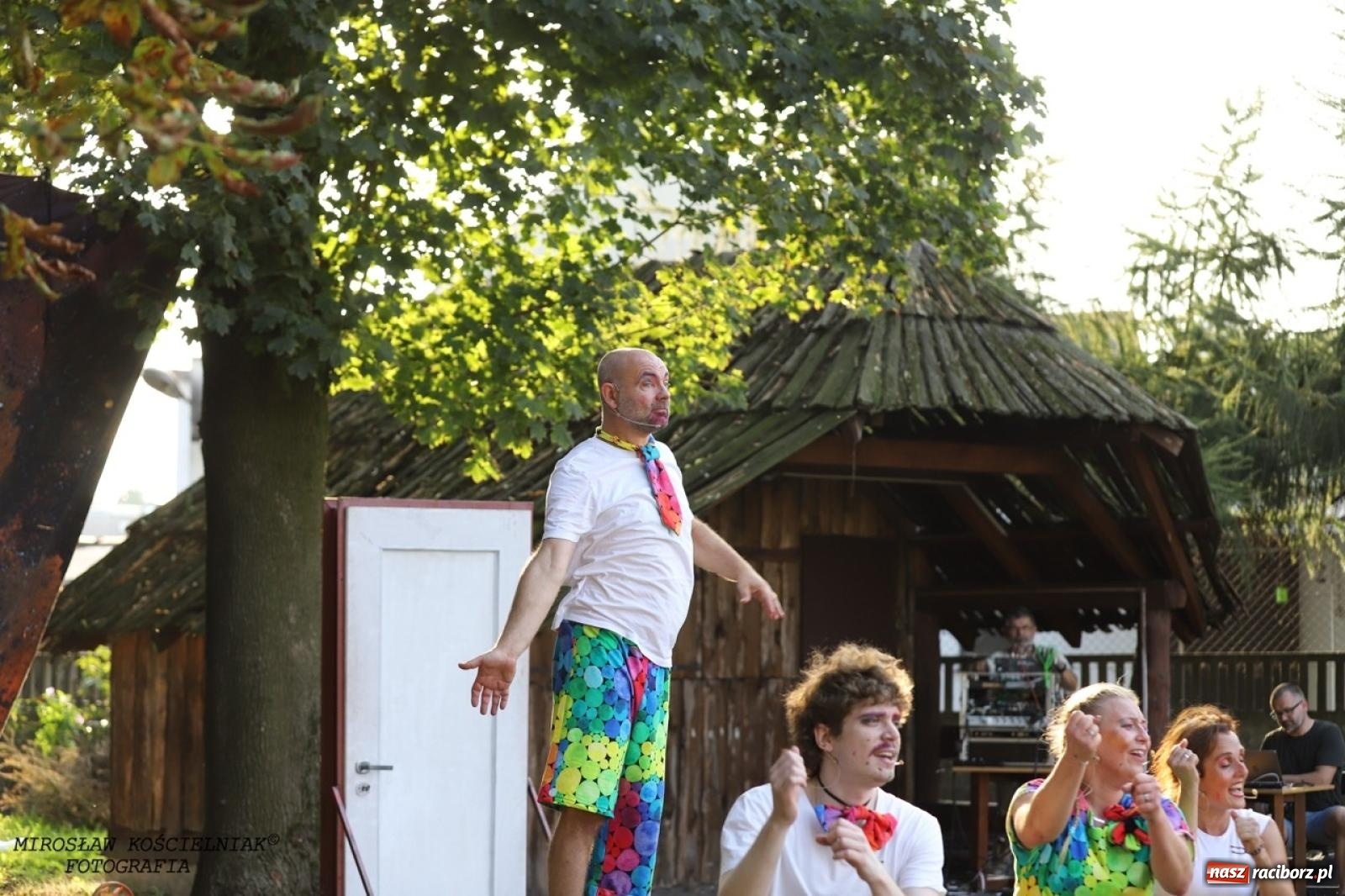 Zdjęcie w galerii na portalu naszraciborz.pl: Kolorowa podróż do świata Pani Kleksowej – relacja z przedstawienia w Ogrodzie Strzechy wiadomości z regionu