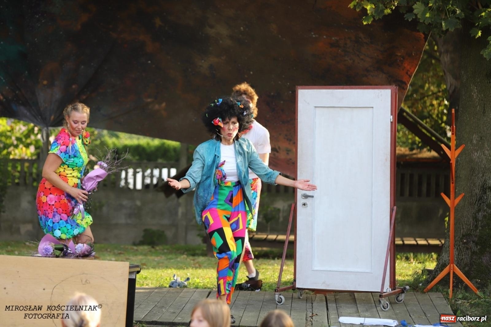 Zdjęcie w galerii na portalu naszraciborz.pl: Kolorowa podróż do świata Pani Kleksowej – relacja z przedstawienia w Ogrodzie Strzechy wiadomości z regionu