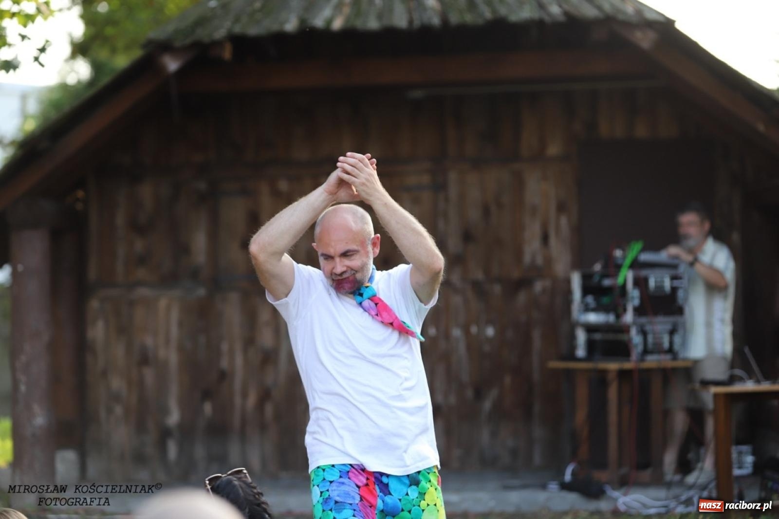 Zdjęcie w galerii na portalu naszraciborz.pl: Kolorowa podróż do świata Pani Kleksowej – relacja z przedstawienia w Ogrodzie Strzechy wiadomości z regionu