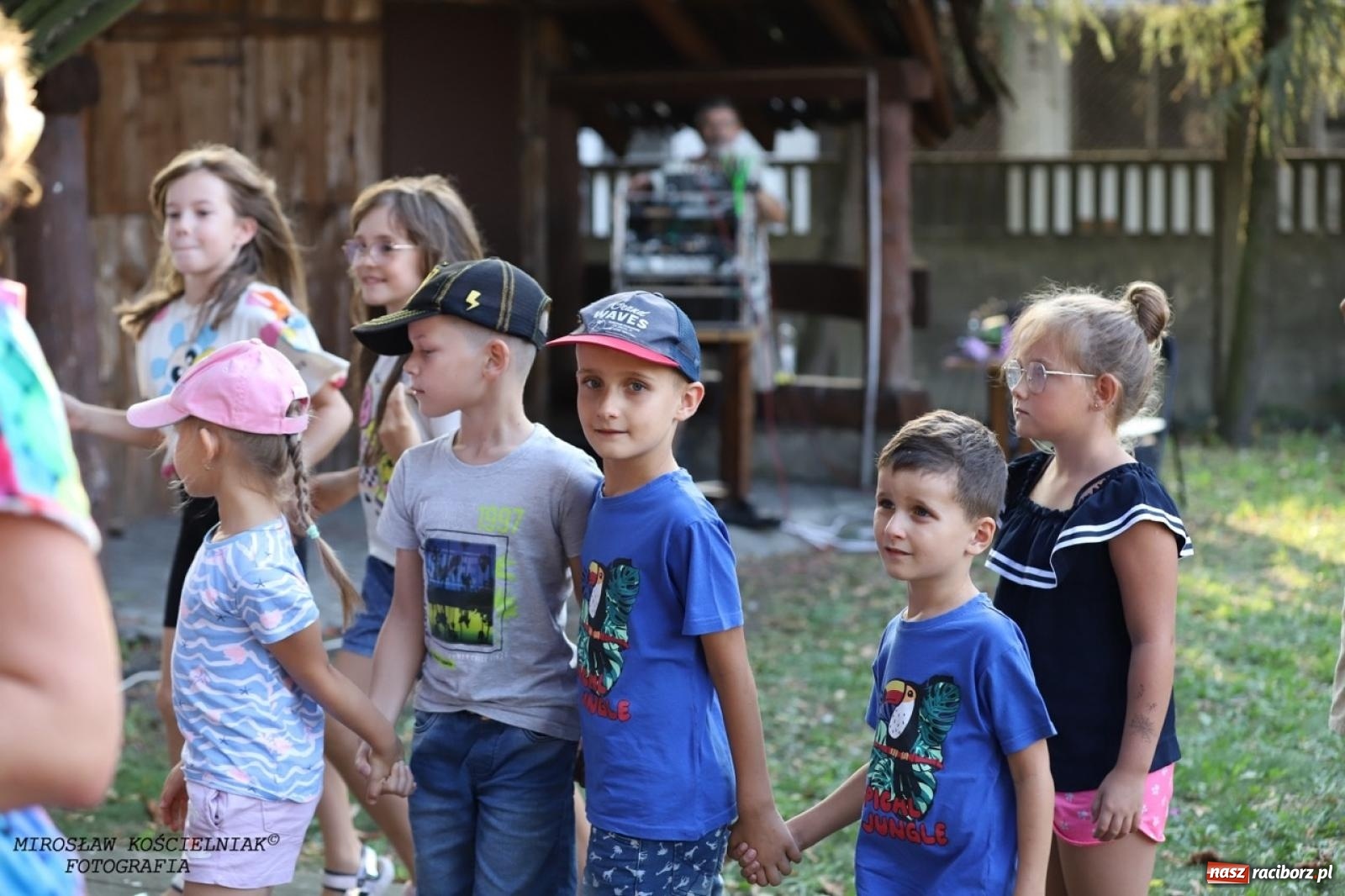 Zdjęcie w galerii na portalu naszraciborz.pl: Kolorowa podróż do świata Pani Kleksowej – relacja z przedstawienia w Ogrodzie Strzechy wiadomości z regionu