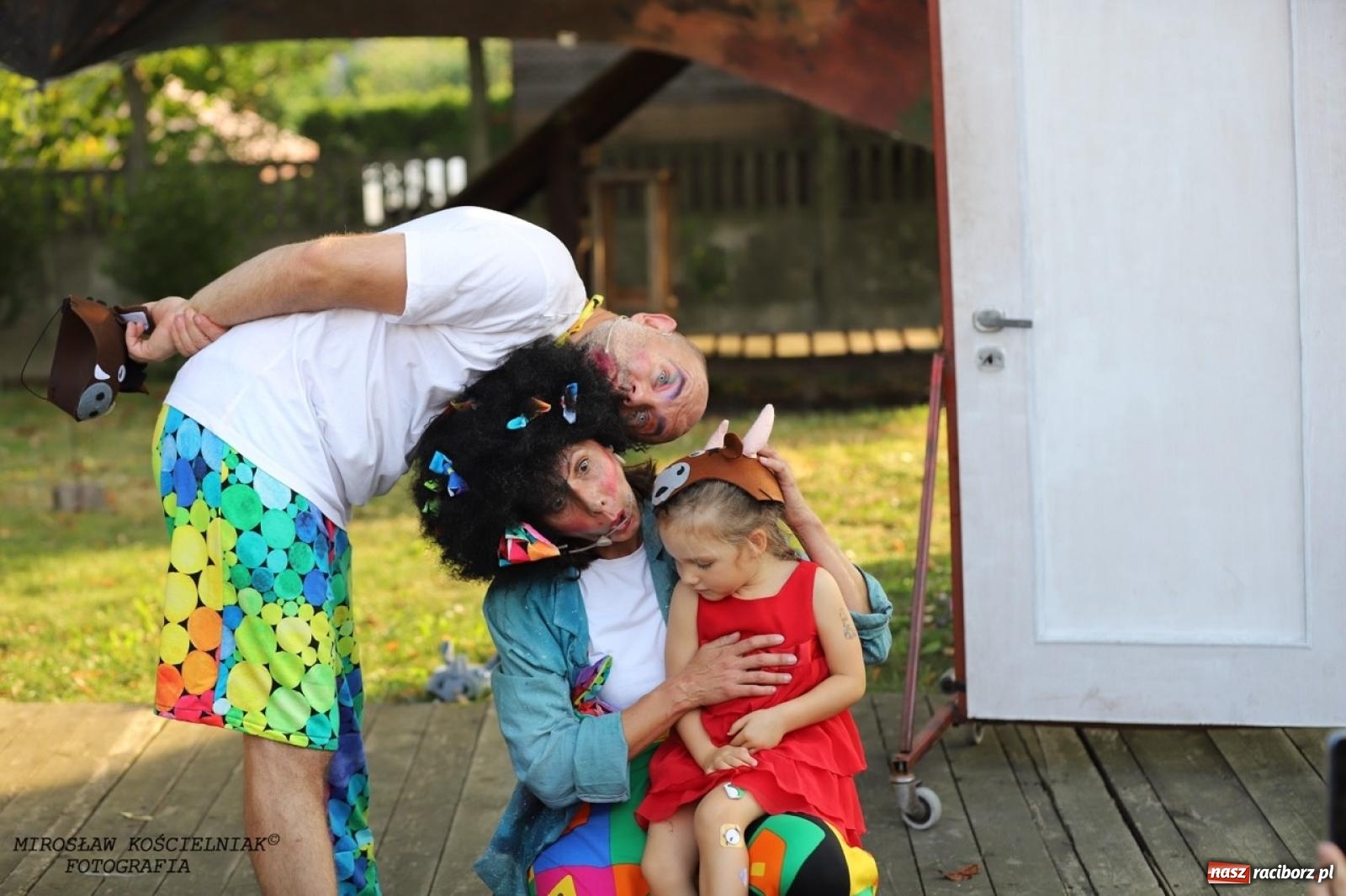 Zdjęcie w galerii na portalu naszraciborz.pl: Kolorowa podróż do świata Pani Kleksowej – relacja z przedstawienia w Ogrodzie Strzechy wiadomości z regionu